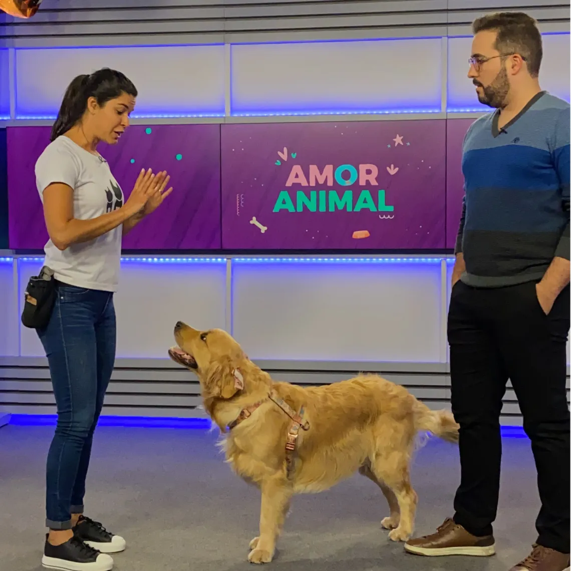 Cris Canina com um filhote de cachorro
